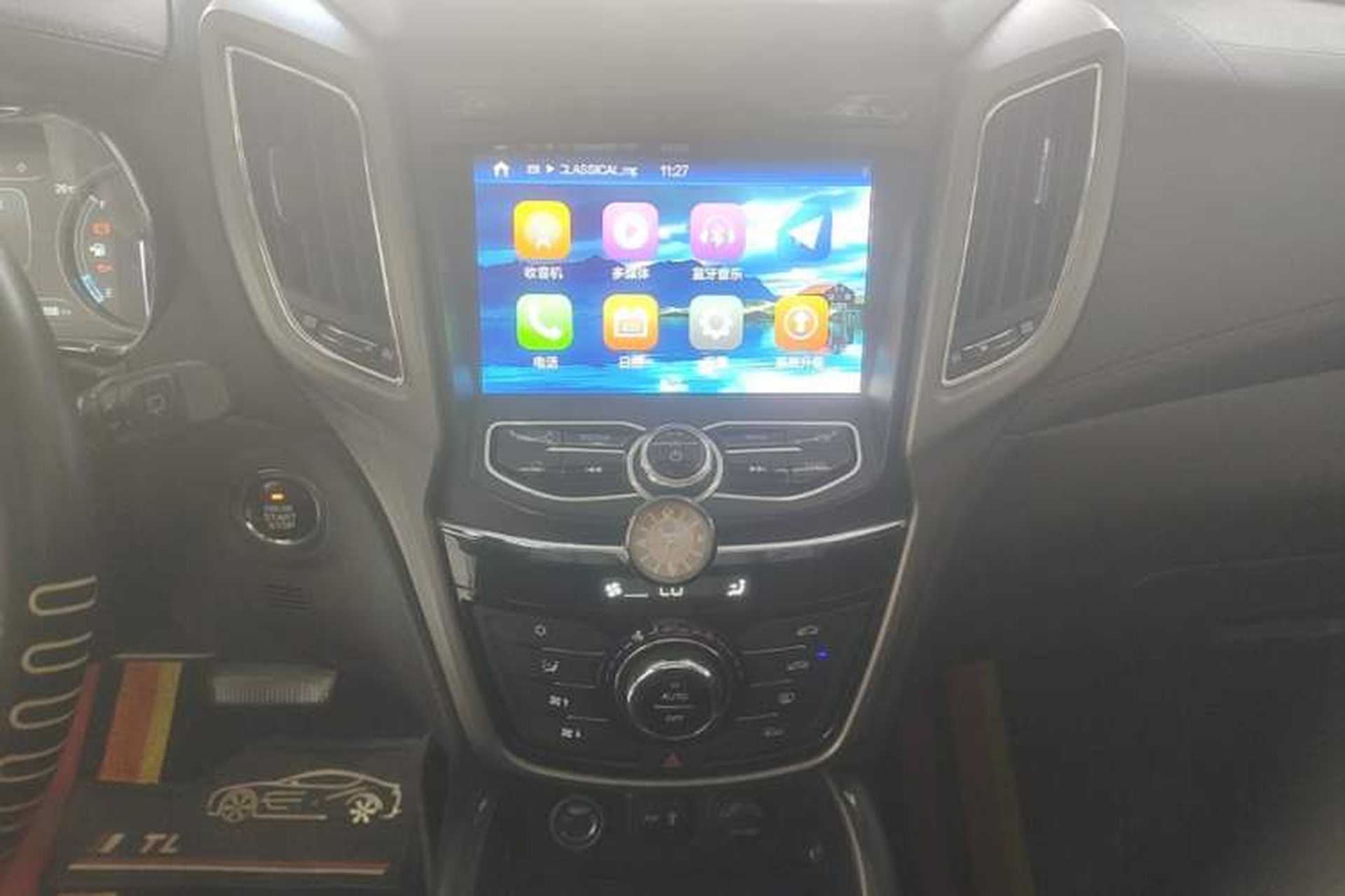 Used CHANGAN CS75 2017 Shangkui Edition 1.5T Automatic Fengxiang Model Audio And AC Panel