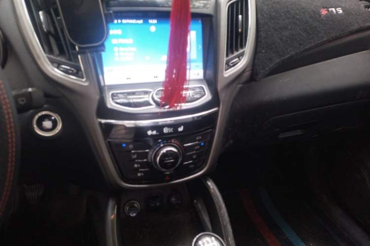 Used CHANGAN CS75 2017 Shangkui Edition 1.5T Manual Enjoyment Model Audio And AC Panel