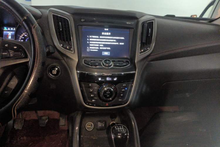 Used CHANGAN CS75 2017 Shangku Edition 1.5T Manual ZhiXiang Model Audio And AC Panel