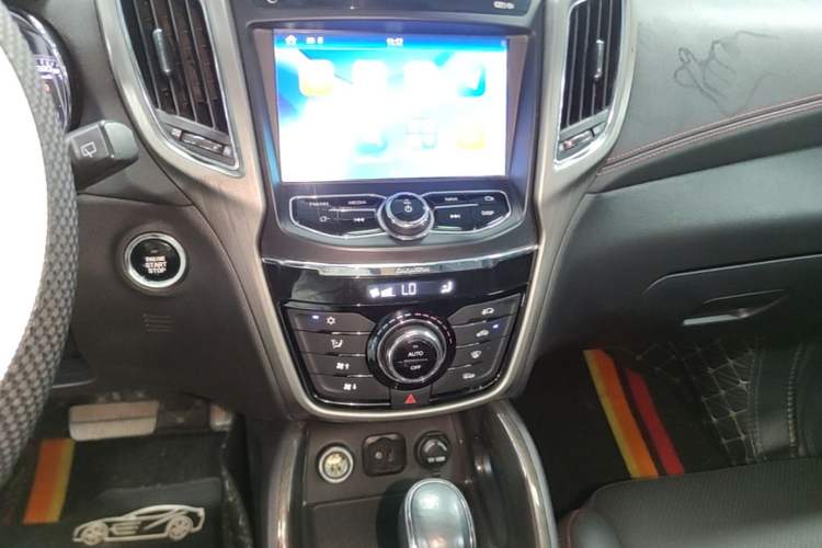 Used CHANGAN CS75 2017 Shangkui Edition 1.5T Automatic Fengxiang Model Audio And AC Panel