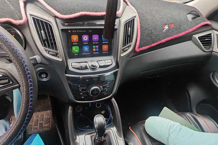 Used CHANGAN CS75 2017 Shangkui Edition 1.5T Automatic Fengxiang Model Audio And AC Panel