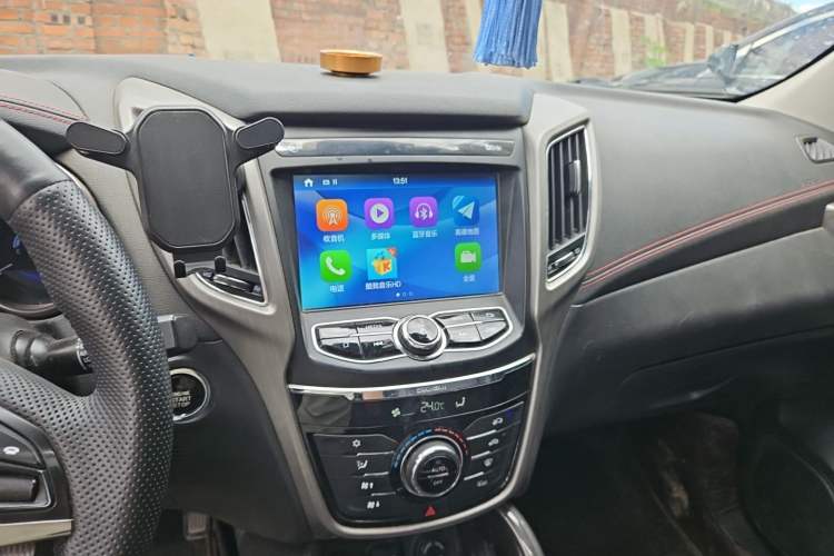 Used CHANGAN CS75 2017 Shangkui Edition 1.5T Manual Luxury Model Audio And AC Panel
