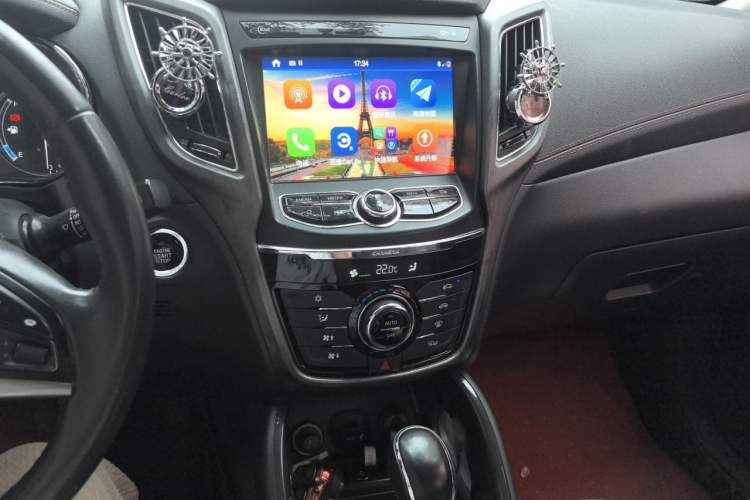 Used CHANGAN CS75 2017 Shangkui Edition 1.5T Automatic Fengxiang Model Audio And AC Panel