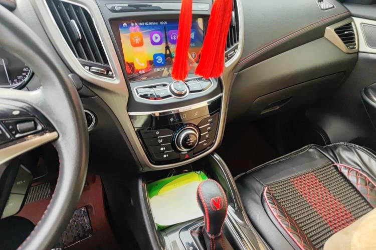Used CHANGAN CS75 2017 Shangkui Edition 1.5T Automatic Fengxiang Model Audio And AC Panel