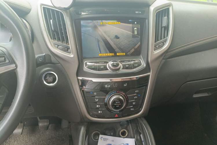Used CHANGAN CS75 2017 Shangkui Edition 1.5T Manual Fengxiang Model Audio And AC Panel