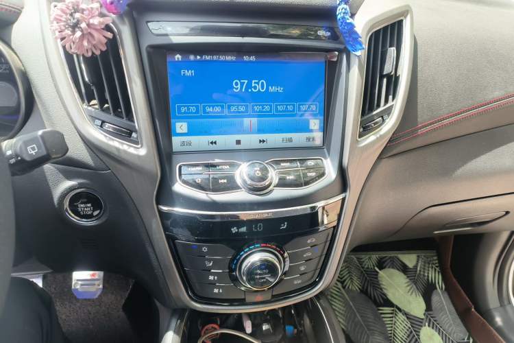 Used CHANGAN CS75 2017 Shangkui Edition 1.5T Manual Fengxiang Model Audio And AC Panel