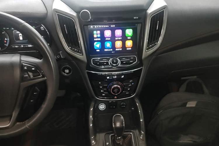 Used CHANGAN CS75 2017 Shangkui Edition 1.5T Automatic Fengxiang Model Audio And AC Panel