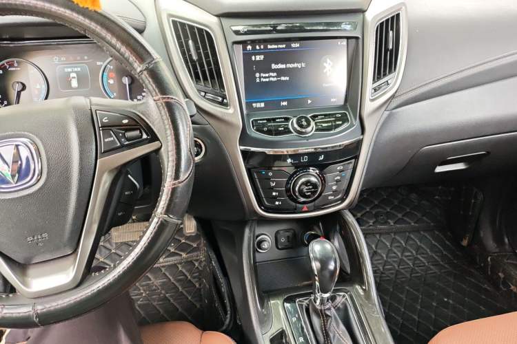 Used CHANGAN CS75 2017 Shangkui Edition 1.5T Automatic Fengxiang Model Audio And AC Panel