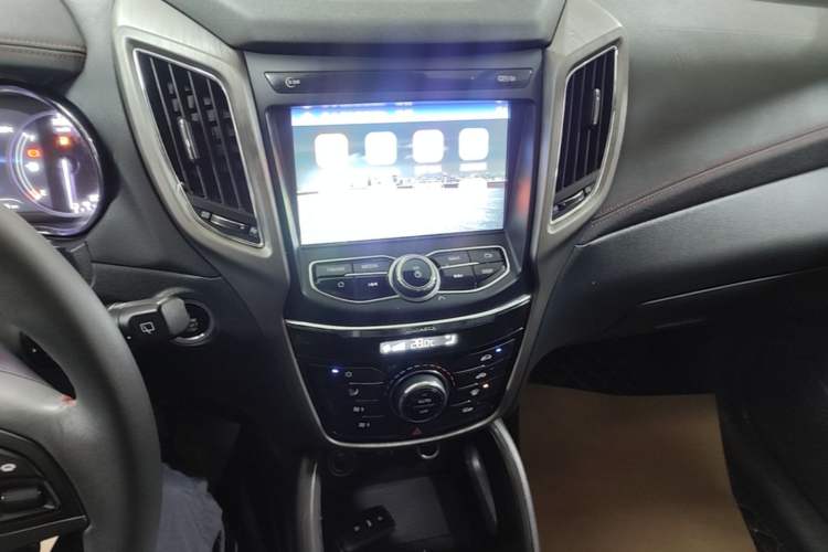 Used CHANGAN CS75 2017 Shangkui Edition 1.5T Manual Fengxiang Model Audio And AC Panel