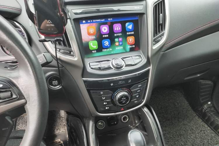 Used CHANGAN CS75 2017 Shangkui Edition 1.5T Automatic Fengxiang Model Audio And AC Panel