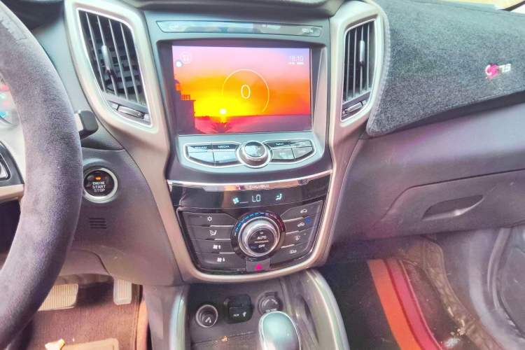 Used CHANGAN CS75 2017 Shangkui Edition 1.5T Automatic Fengxiang Model Audio And AC Panel