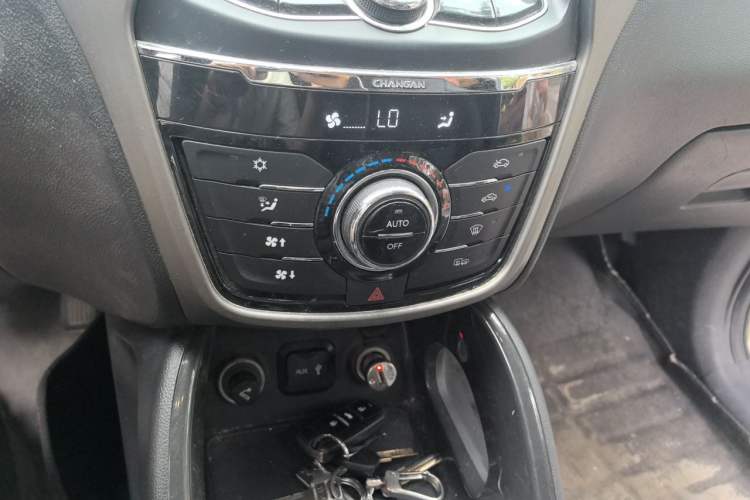 Used CHANGAN CS75 2017 Shangku Edition 1.5T Manual ZhiXiang Model Audio And AC Panel