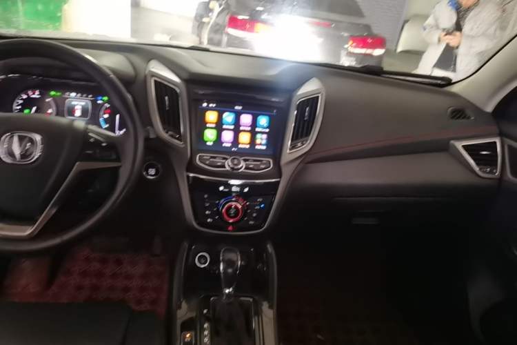 Used CHANGAN CS75 2017 Shangkui Edition 1.8T Automatic All-Wheel-Drive Luxury Model Audio And AC Panel