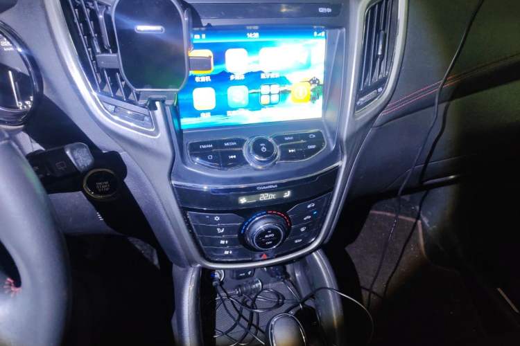 Used CHANGAN CS75 2017 Shangkui Edition 1.8T Automatic All-Wheel-Drive Luxury Model Audio And AC Panel