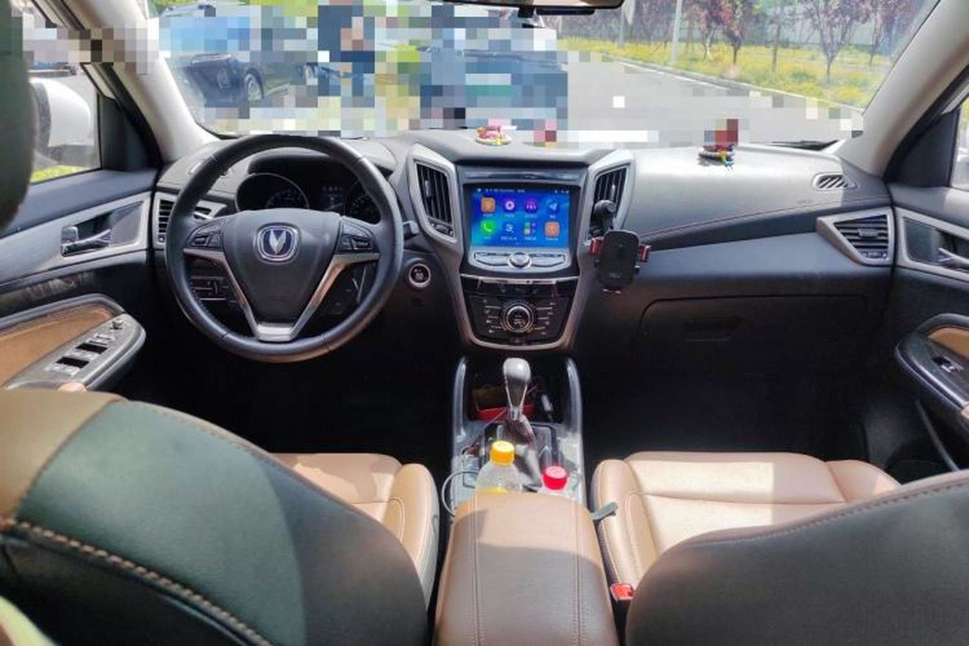 Used CHANGAN CS75 2017 Shangkui Edition 1.8T Automatic All-Wheel-Drive Luxury Model Center Console