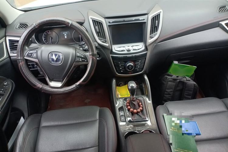 Used CHANGAN CS75 2017 Shangkui Edition 1.5T Automatic Fengxiang Model Center Console