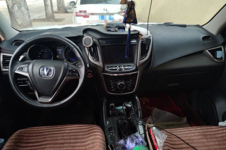 Used CHANGAN CS75 2017 Shangkui Edition 1.5T Manual Enjoyment Model Center Console