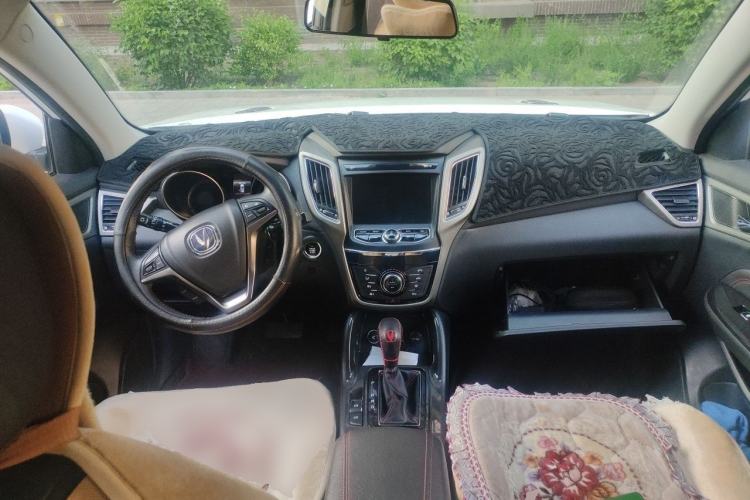 Used CHANGAN CS75 2017 Shangkui Edition 1.5T Automatic Fengyue Model Center Console