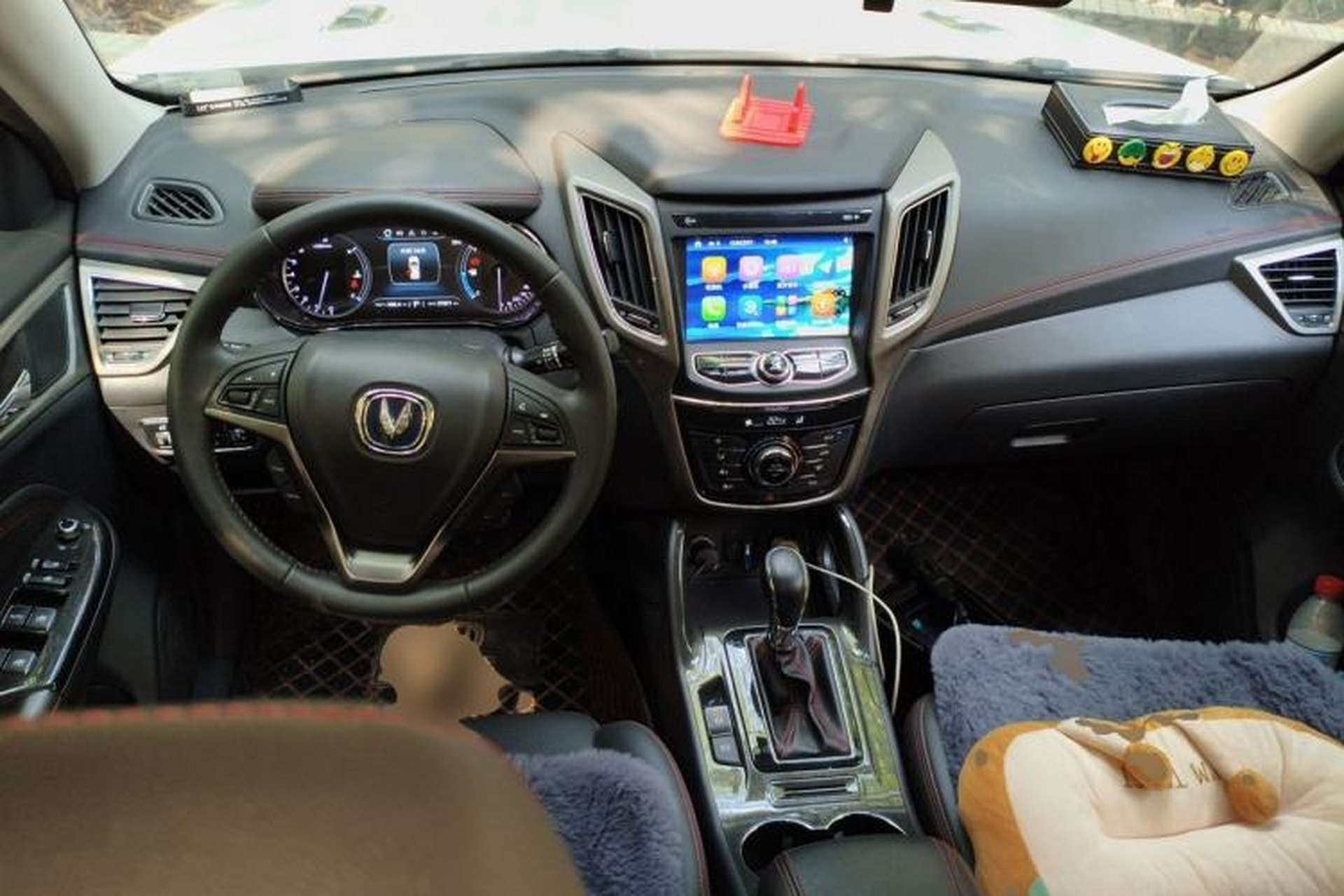 Used CHANGAN CS75 2017 Shangkui Edition 1.5T Automatic Fengxiang Model Center Console