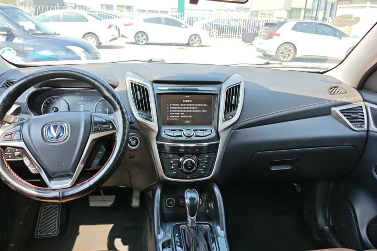 Used CHANGAN CS75 2017 Shangkui Edition 1.5T Automatic Fengxiang Model Center Console