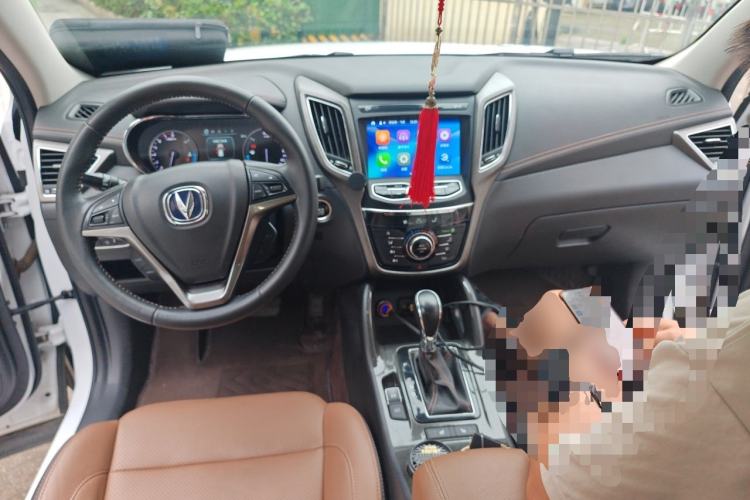 Used CHANGAN CS75 2017 Shangkui Edition 1.5T Automatic Sharp Model Center Console