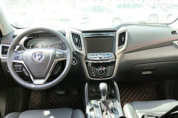Used CHANGAN CS75 2017 Shangkui Edition 1.5T Automatic Fengyue Model Center Console