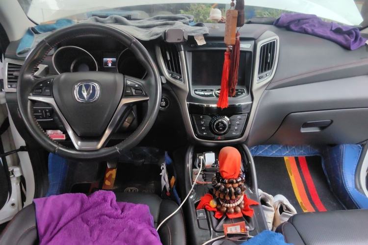 Used CHANGAN CS75 2017 Shangku Edition 1.5T Manual ZhiXiang Model Center Console