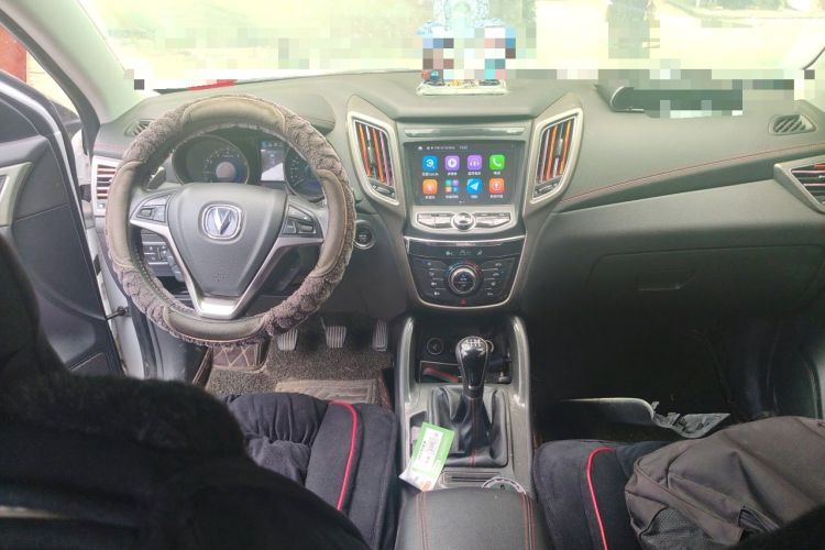 Used CHANGAN CS75 2017 Shangkui Edition 1.5T Manual Fengxiang Model Center Console