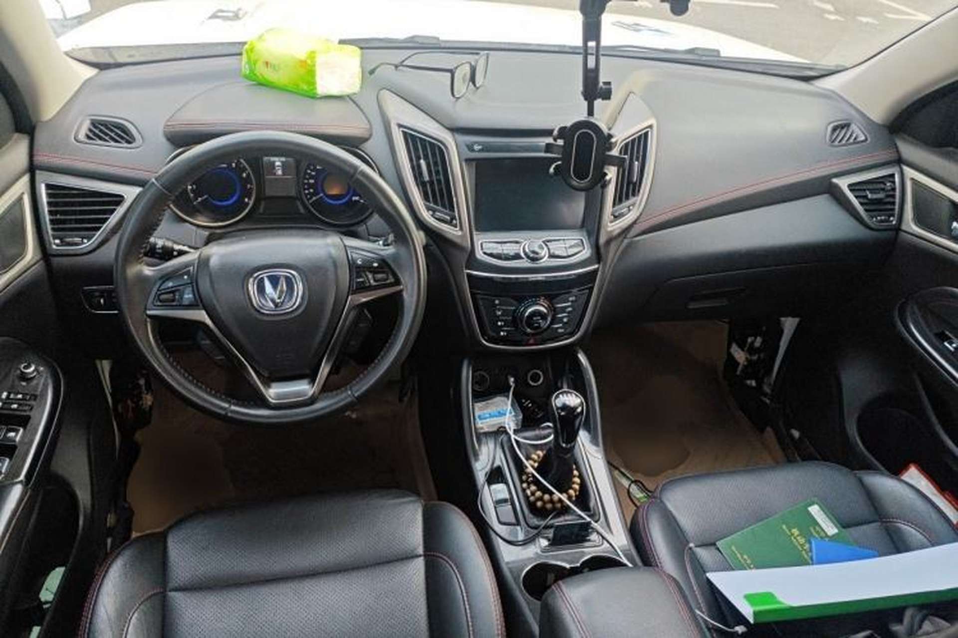 Used CHANGAN CS75 2017 Shangku Edition 1.5T Manual ZhiXiang Model Center Console