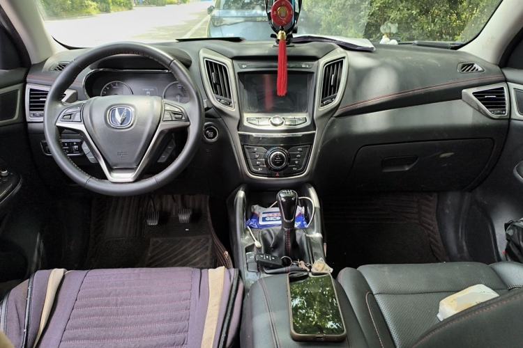 Used CHANGAN CS75 2017 Shangku Edition 1.5T Manual ZhiXiang Model Center Console