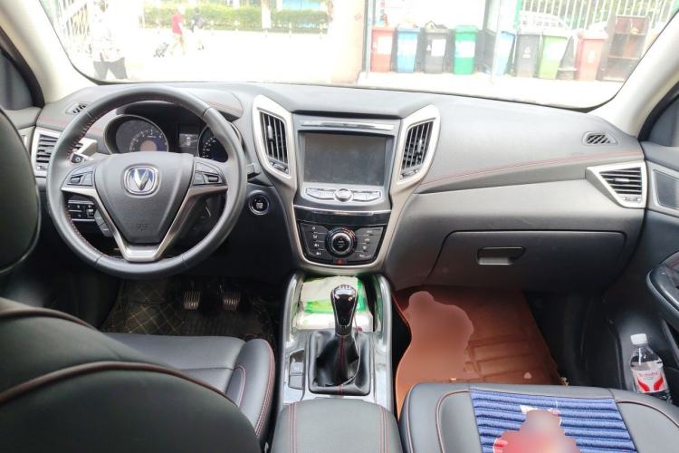 Used CHANGAN CS75 2017 Shangku Edition 1.5T Manual ZhiXiang Model Center Console