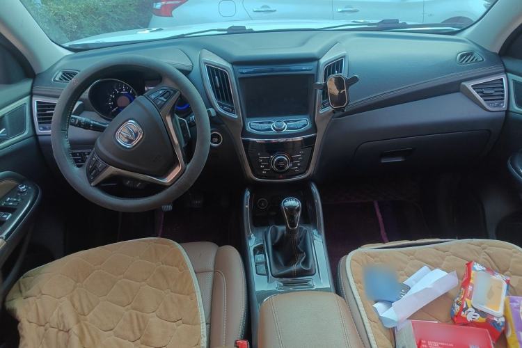 Used CHANGAN CS75 2017 Shangku Edition 1.5T Manual ZhiXiang Model Center Console