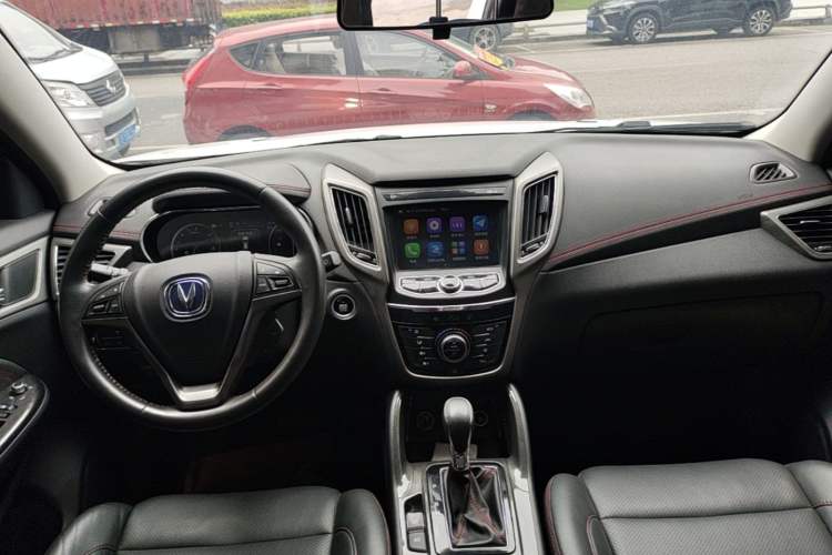Used CHANGAN CS75 2017 Shangkui Edition 1.5T Automatic Fengyue Model Center Console