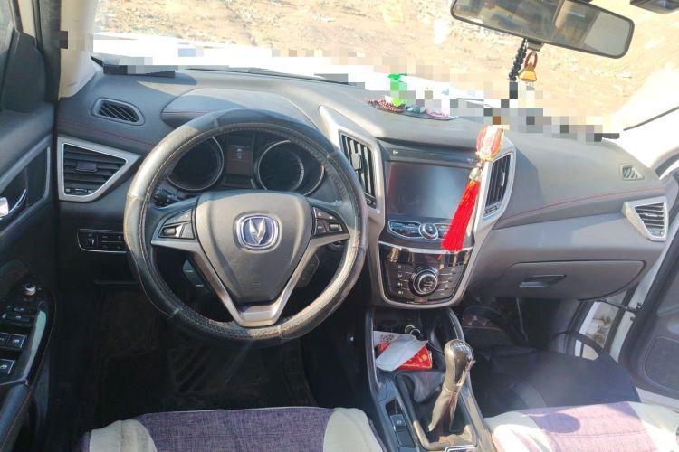 Used CHANGAN CS75 2017 Shangku Edition 1.5T Manual ZhiXiang Model Center Console