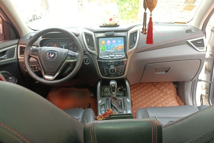 Used CHANGAN CS75 2017 Shangkui Edition 1.5T Automatic Fengxiang Model Center Console