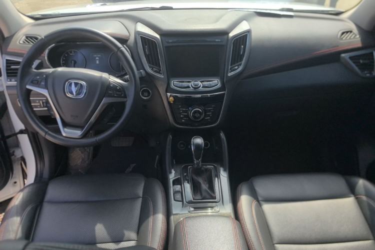 Used CHANGAN CS75 2017 Shangkui Edition 1.5T Automatic Fengxiang Model Center Console