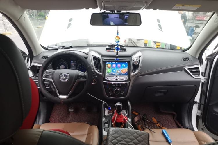 Used CHANGAN CS75 2017 Shangku Edition 1.5T Manual ZhiXiang Model Center Console