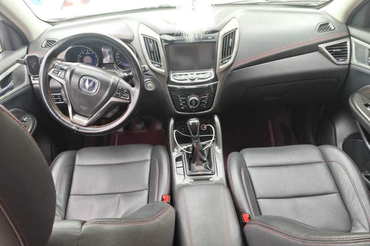 Used CHANGAN CS75 2017 Shangku Edition 1.5T Manual ZhiXiang Model Center Console
