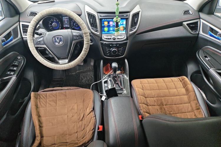 Used CHANGAN CS75 2017 Shangkui Edition 1.5T Automatic Fengyue Model Center Console