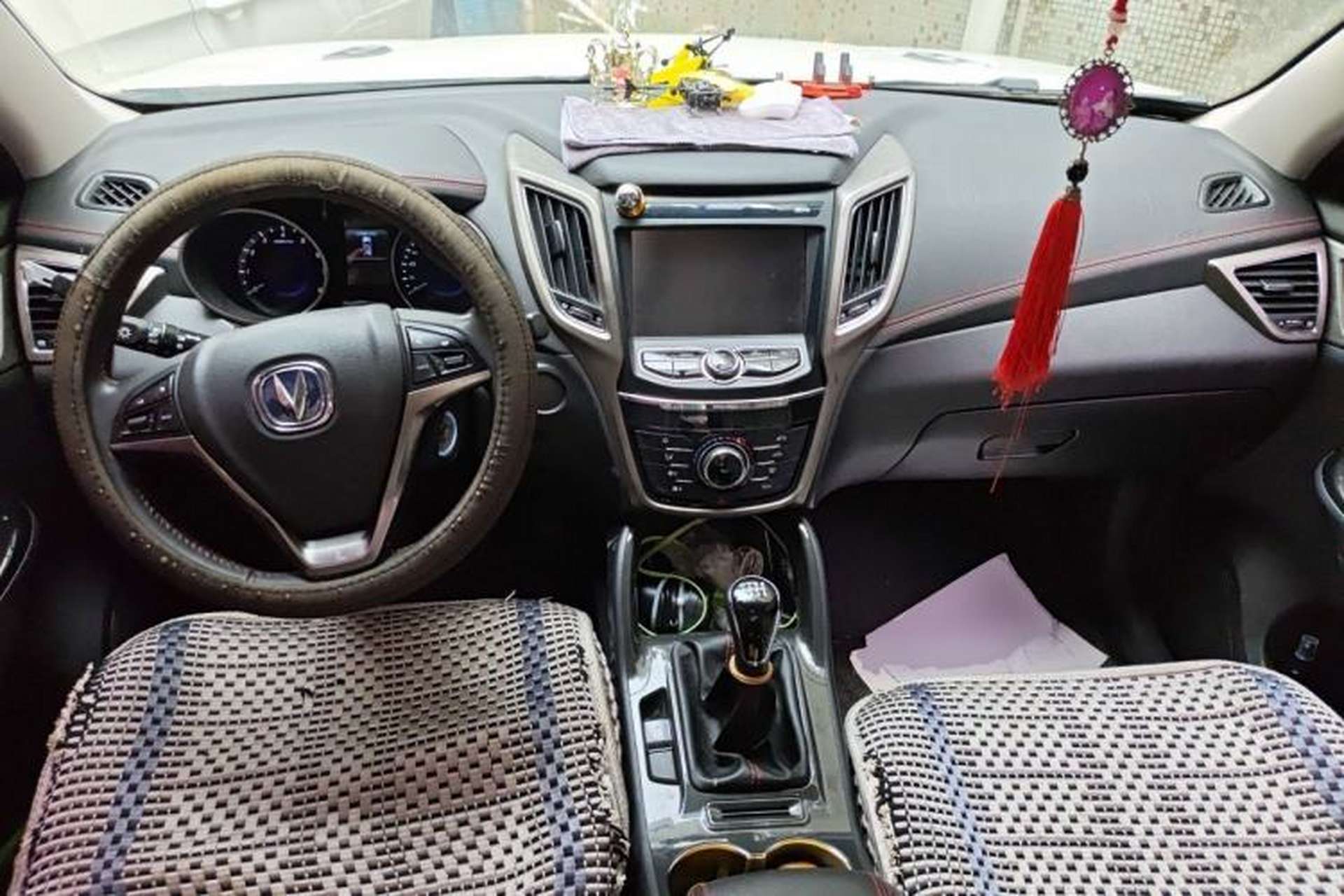 Used CHANGAN CS75 2017 Shangkui Edition 1.5T Manual Enjoyment Model Center Console