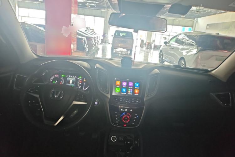 Used CHANGAN CS75 2017 Shangkui Edition 1.5T Manual Fengxiang Model Center Console