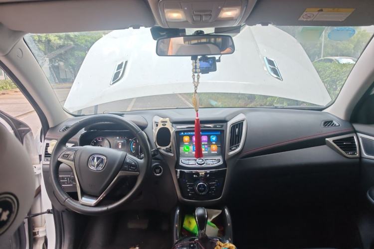 Used CHANGAN CS75 2017 Shangkui Edition 1.5T Automatic Fengxiang Model Center Console