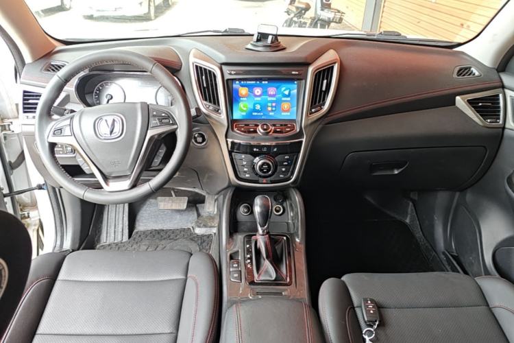 Used CHANGAN CS75 2017 Shangkui Edition 1.5T Automatic Fengyue Model Center Console