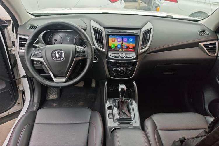 Used CHANGAN CS75 2017 Shangkui Edition 1.5T Automatic Fengxiang Model Center Console