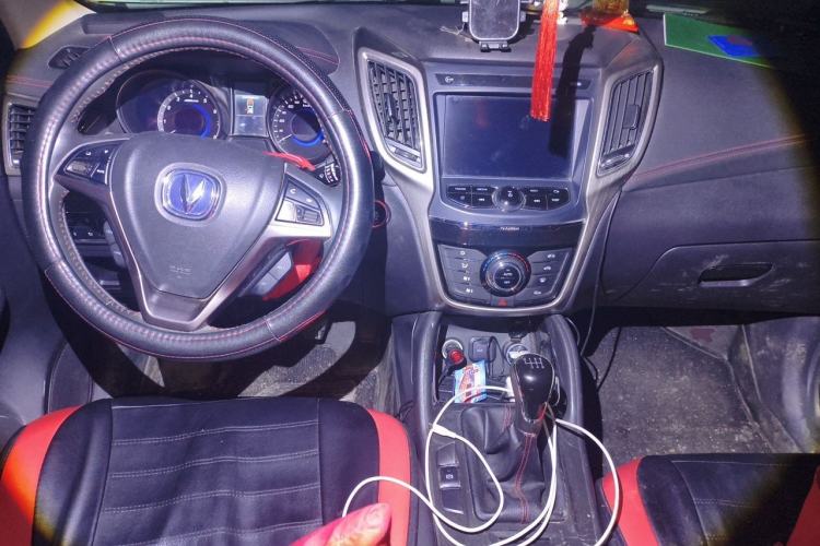 Used CHANGAN CS75 2017 Shangku Edition 1.5T Manual ZhiXiang Model Center Console