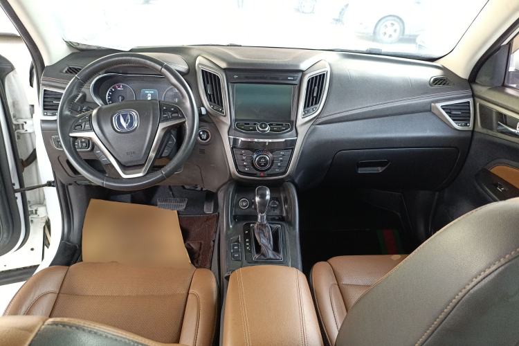 Used CHANGAN CS75 2017 Shangkui Edition 1.5T Automatic Fengxiang Model Center Console
