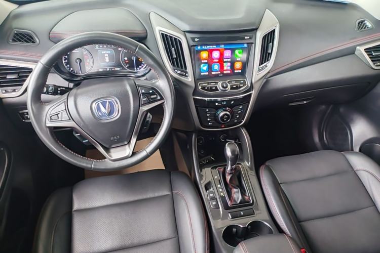 Used CHANGAN CS75 2017 Shangkui Edition 1.8T Automatic All-Wheel-Drive Luxury Model Center Console