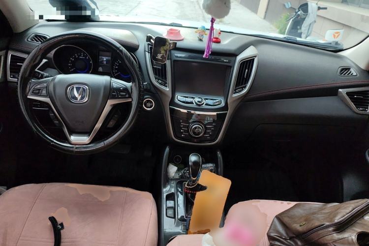 Used CHANGAN CS75 2017 Shangkui Edition 1.5T Automatic Fengyue Model Center Console