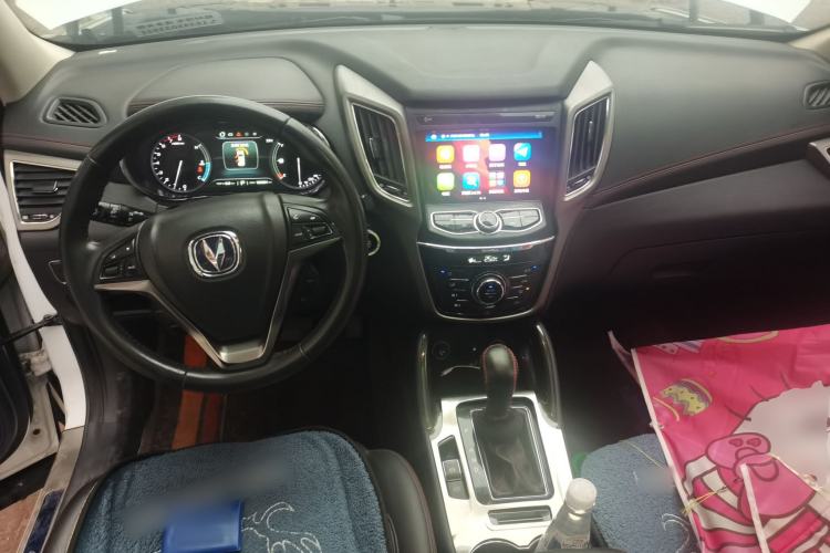 Used CHANGAN CS75 2017 Shangkui Edition 1.5T Automatic Fengxiang Model Center Console