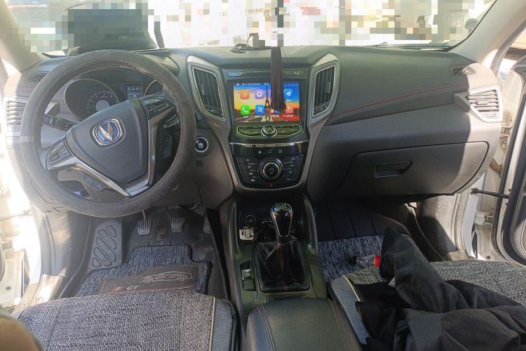 Used CHANGAN CS75 2017 Shangkui Edition 1.5T Manual Fengxiang Model Center Console
